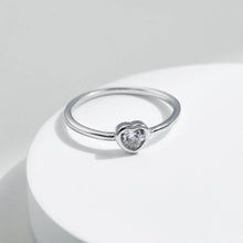 Eterna Luce – Heart-Cut Moissanite Solitaire Ring