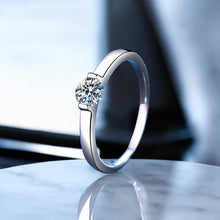 Évalure 0.5ct Moissanite Promise Ring