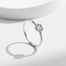Eterna Luce – Heart-Cut Moissanite Solitaire Ring
