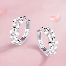 FloraLuxe – Crystal Bloom Stud Earrings