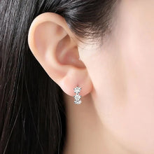 FloraLuxe – Crystal Bloom Stud Earrings